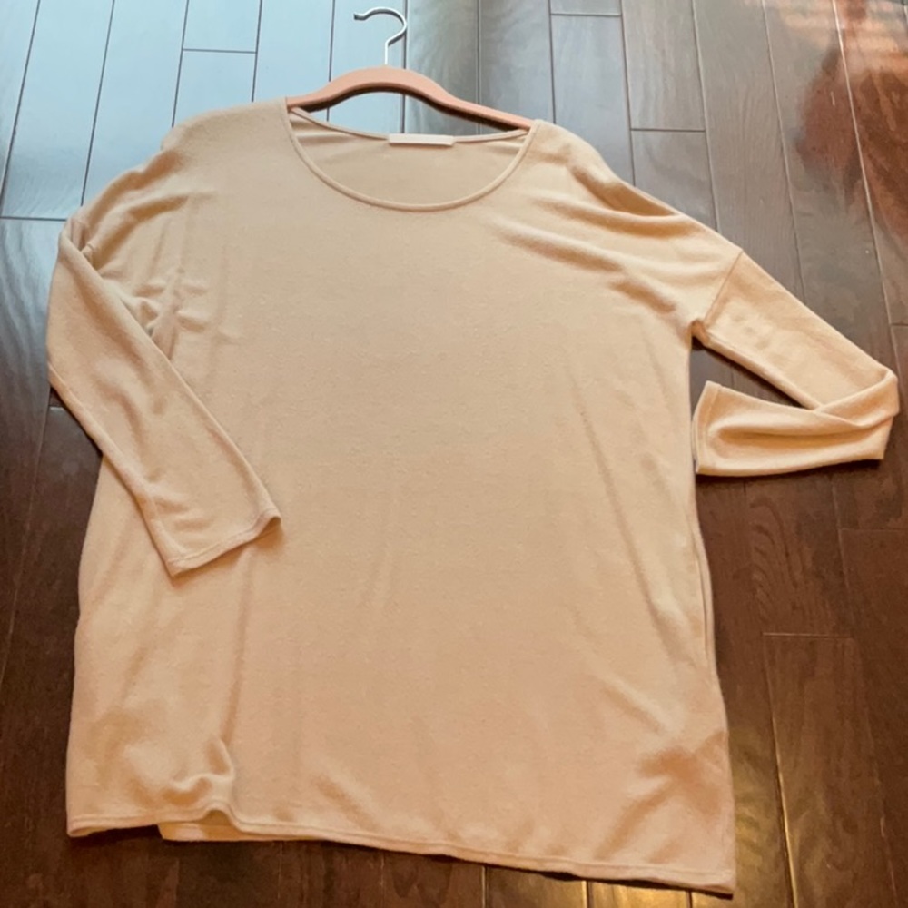Mickey & Jenny super soft long tee with pockets small EUC. Super cozy
